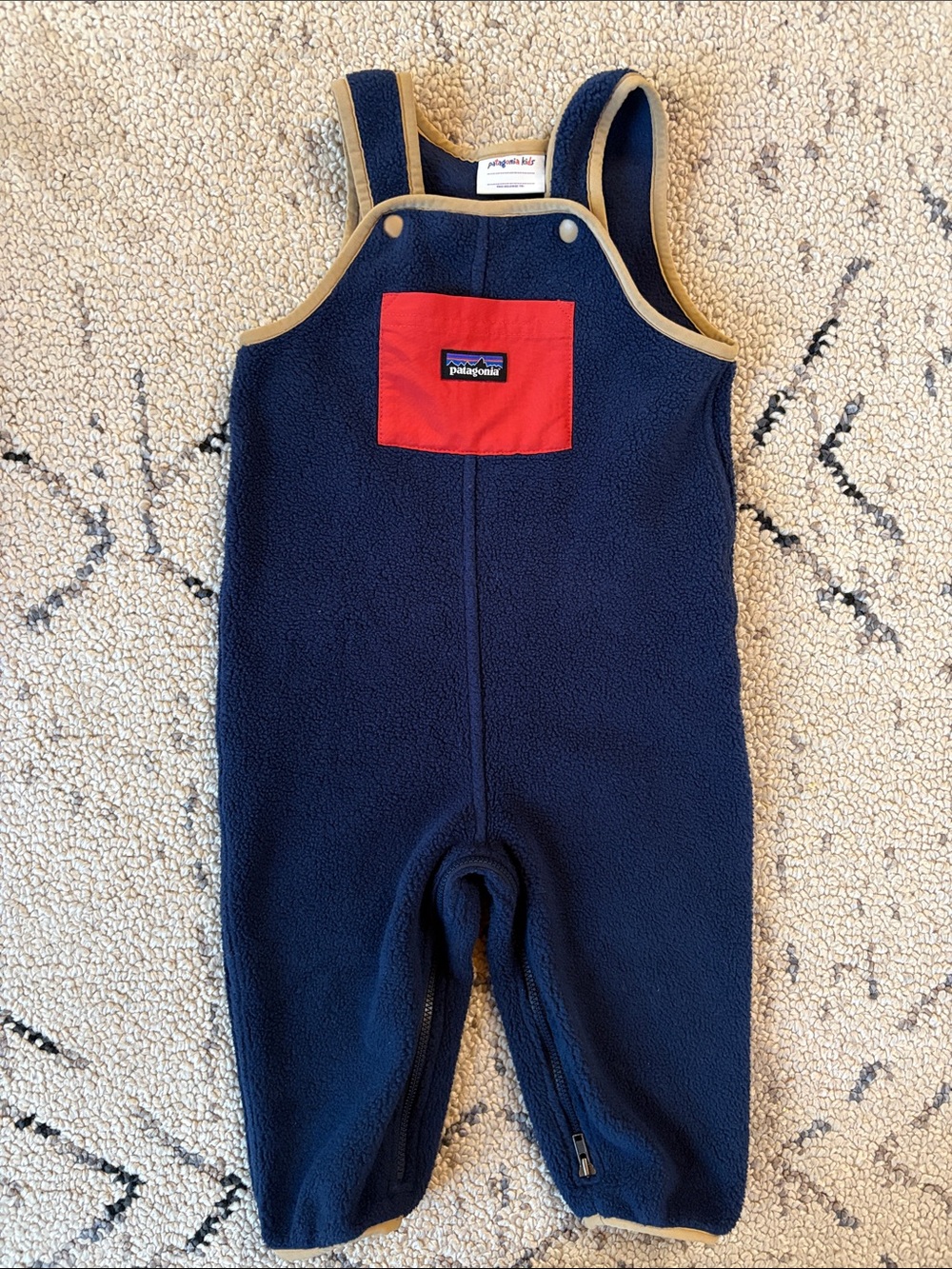 Patagonia kids fleece Overalls bibs (12-18m)